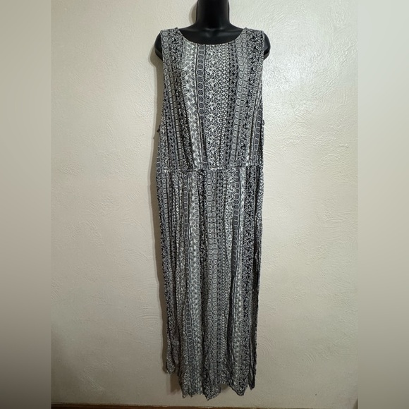 torrid Dresses & Skirts - Torrid size 3 maxi dress slits both sides